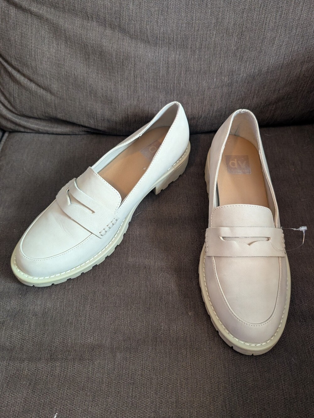 DV by Dolce Vita Catalina Penny Loafers 9.5 Tan Cream Lug Sole Office 90s
